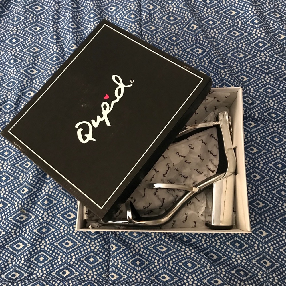 Qupid strappy sandals